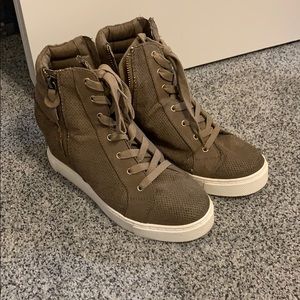 Steve Madden wedge sneakers taupe 7.5 EUC